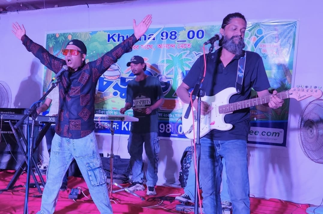 চড়ুইভাতি পিকনিকের আয়োজন করা হয় খুলনা এসএসসি -৯৮ গ্রুপ এর পক্ষ হতে