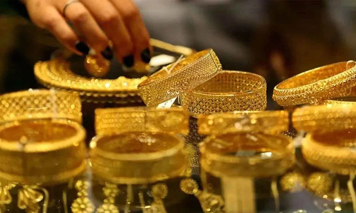বিশ্ববাজারে আবারও কমলো স্বর্ণের দাম